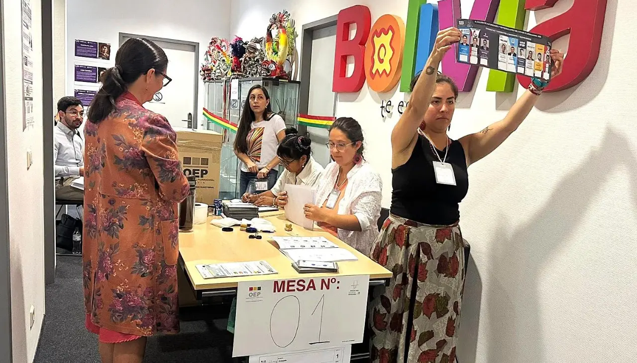 ¿Paz o Tuto, quién ganó en el exterior? Termina el cómputo de votos de las 22 naciones donde sufragaron bolivianos