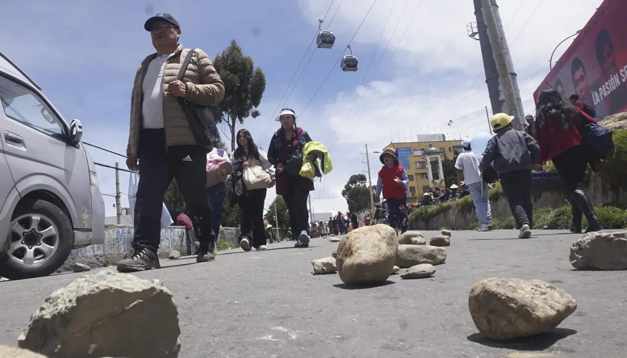Senadores buscan conformar una comisión integrada para tratar ley antibloqueos