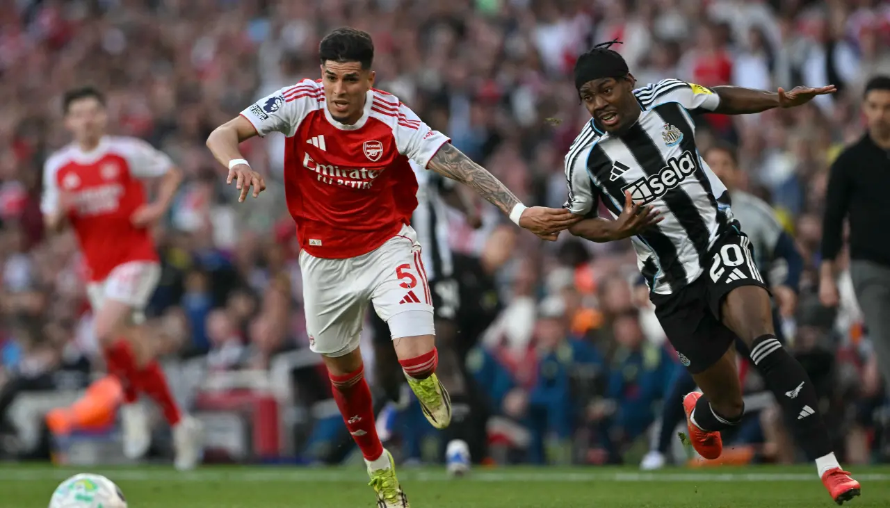 Arsenal recupera el liderato en la Premier League tras derrotar al Newcastle