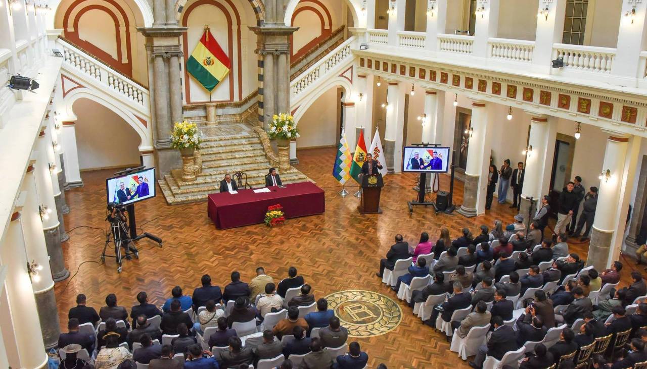 Gobierno dice que investiga a funcionarios y que “hay muchas coincidencias” con listas de EEUU