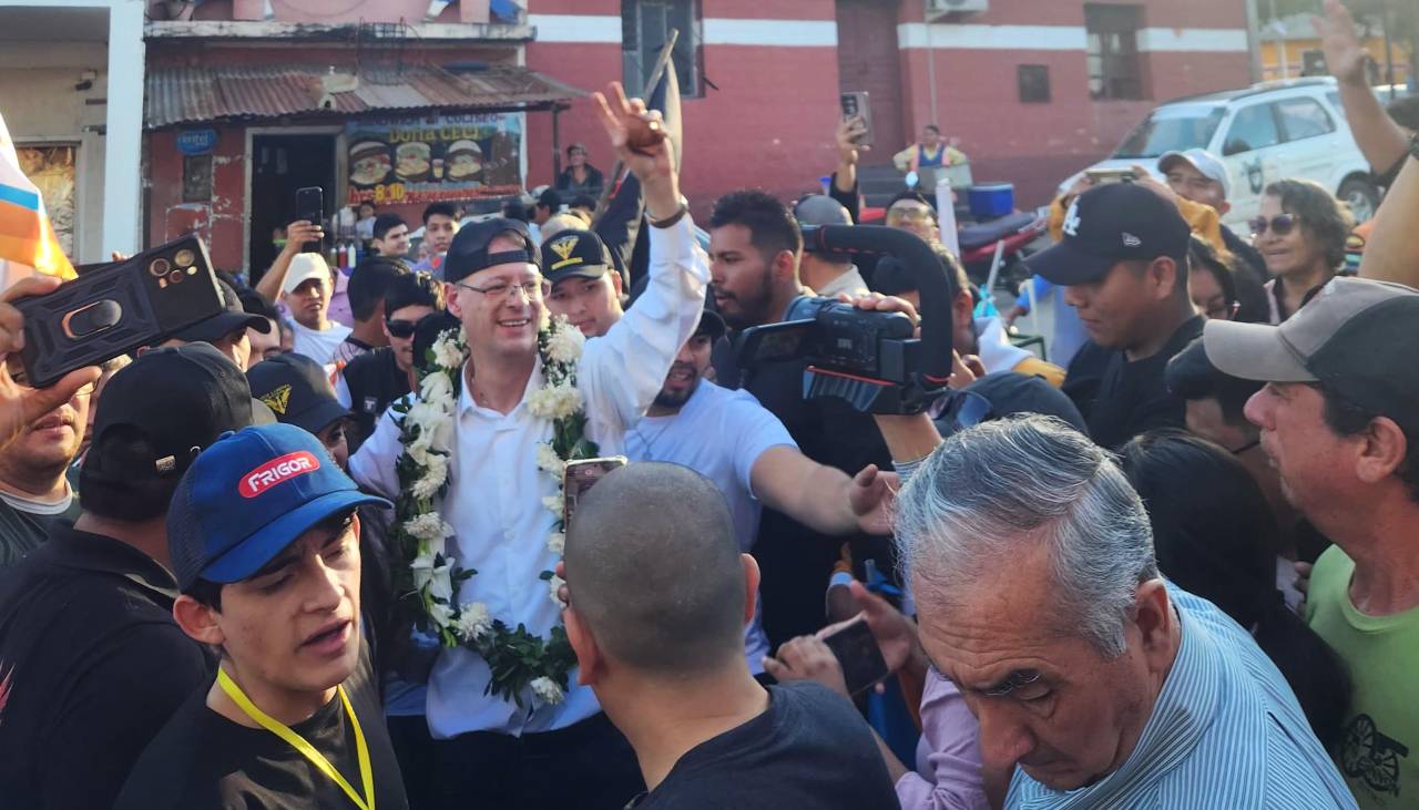 A la espera de la decisión del TSE, Jaime Dunn lleva su campaña a Santa Cruz