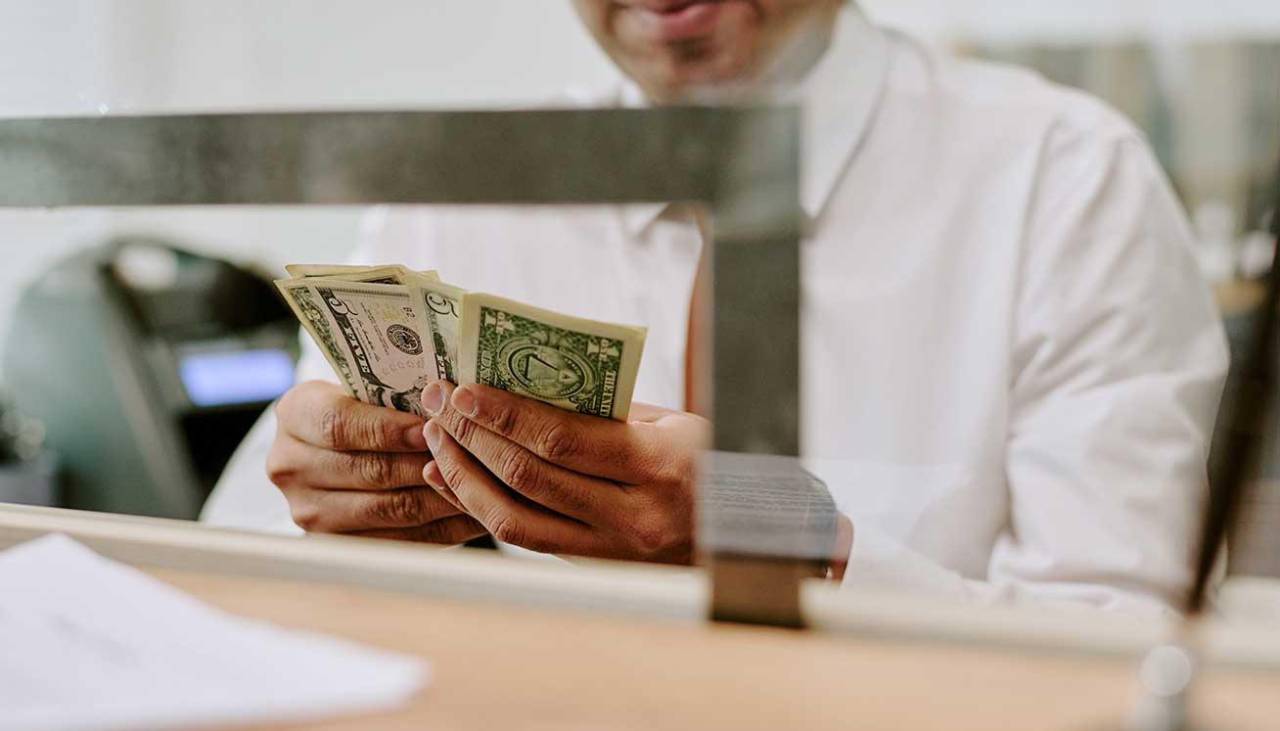 Desde el miércoles inicia la devolución de dólares a ahorristas que tengan hasta $us 3.000 en la banca