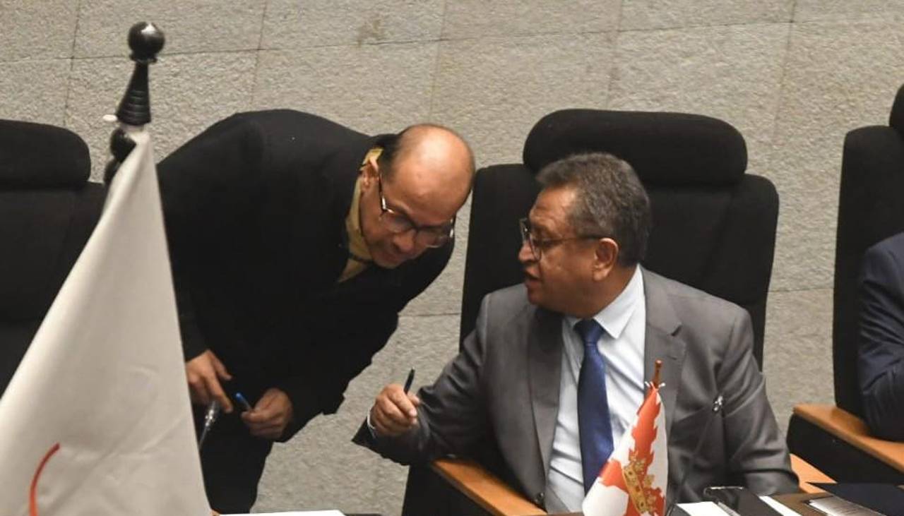 Oviedo responde 15 preguntas ante el Legislativo por el caso maletas y apunta a la Aduana