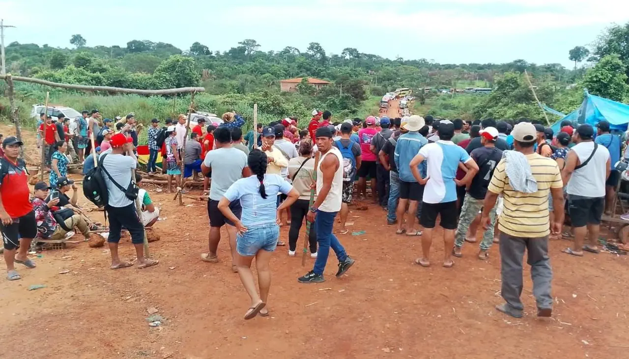 Se levanta el bloqueo en Pando por la castaña y contra los avasallamientos