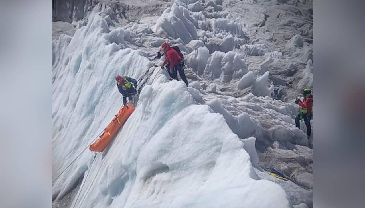 Rescatan un cuerpo sin vida en el nevado Huayna Potosí y abren investigación para esclarecer las condiciones del deceso