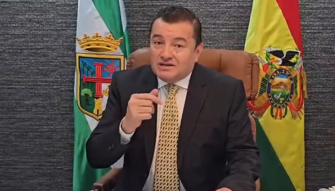 Difunden primera foto de Jhonny Fernández dentro de Palmasola en una revisión médica