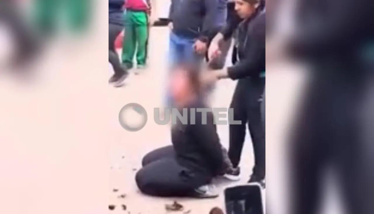 Golpean y cortan el pelo a una argentina acusada de robo en Bolivia