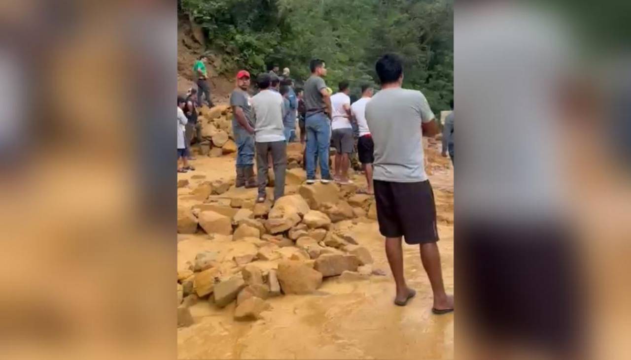 Video muestra el tamaño de las rocas que cayeron en la vía a los Valles