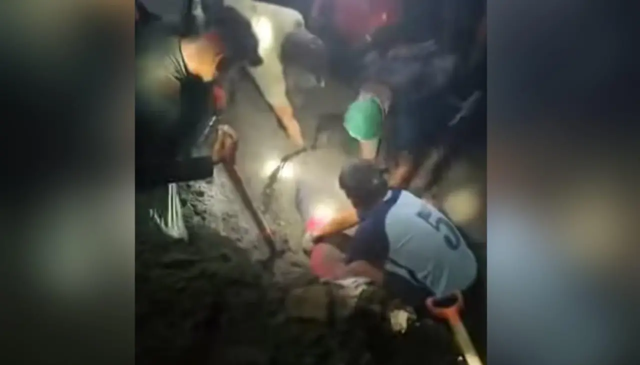 Video: Hombre que buscaba oro es aplastado por un bloque de tierra en Mapiri