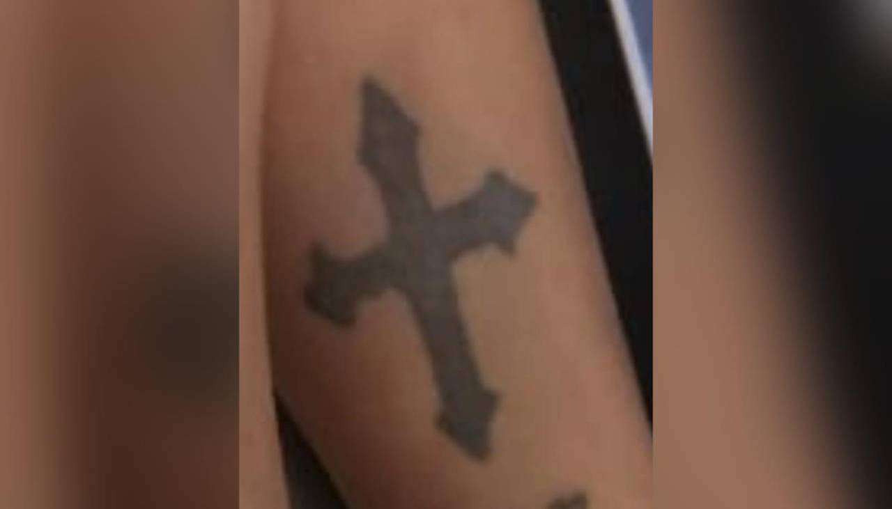 Difunden tatuaje para identificar al hombre que murió apuñalado en la zona de Los Pozos