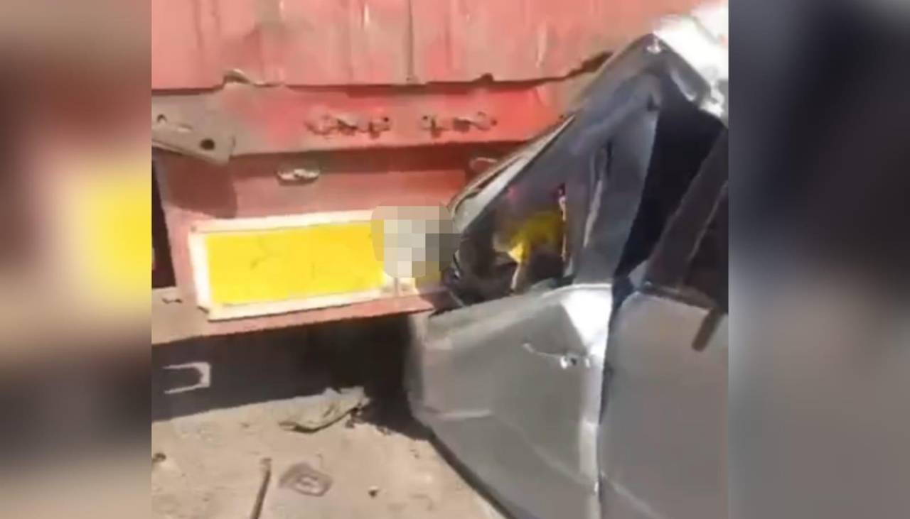 Imágenes sensibles: Vehículo queda incrustado en la parte trasera de un camión en Santa Cruz