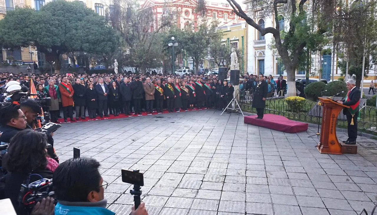 Con la iza de la bandera en Plaza Murillo, La Paz abre las Fiestas Julias por su gesta libertaria con esperanza de mejores días