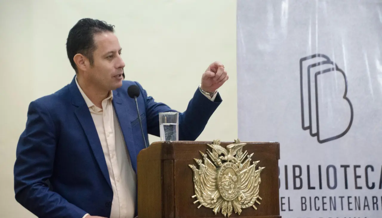 Lara anuncia ley para eliminar el “privilegio” de las maletas diplomáticas para el presidente, vicepresidente y legisladores