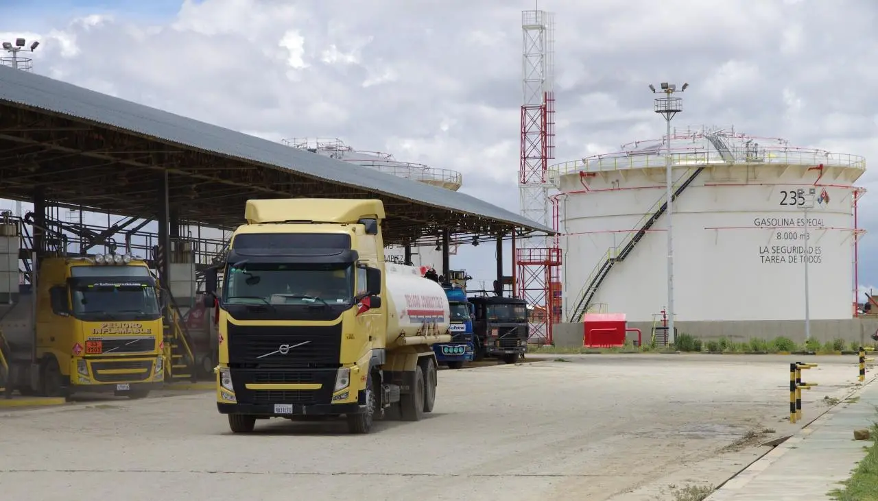 Tras denuncia de surtidores, YPFB reporta despacho de 2 millones de litros de diésel a La Paz