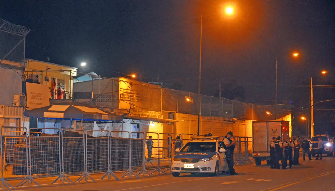 Más de 30 reos mueren en una cárcel de Ecuador durante jornada violenta