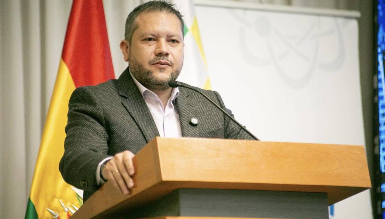Gobierno de Arce garantiza el abastecimiento de combustible hasta el 8 de noviembre
