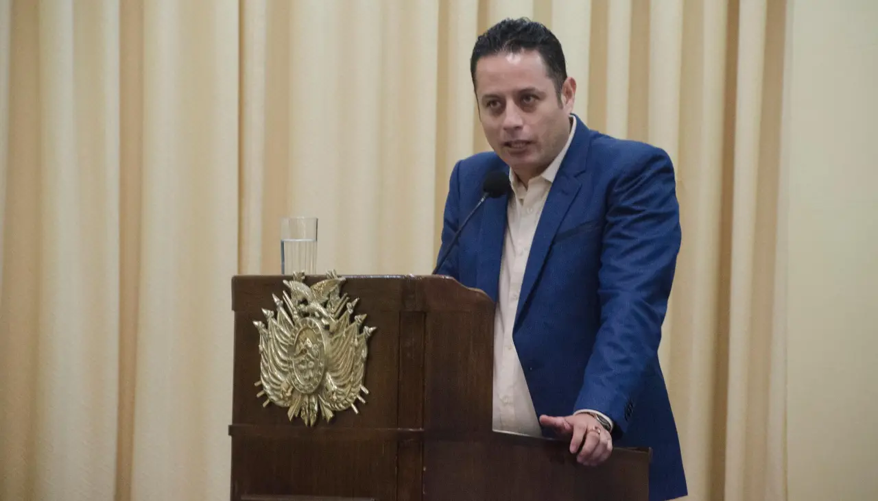 Lara dice que no le han pagado su sueldo ni a él ni a los funcionarios de la Vicepresidencia