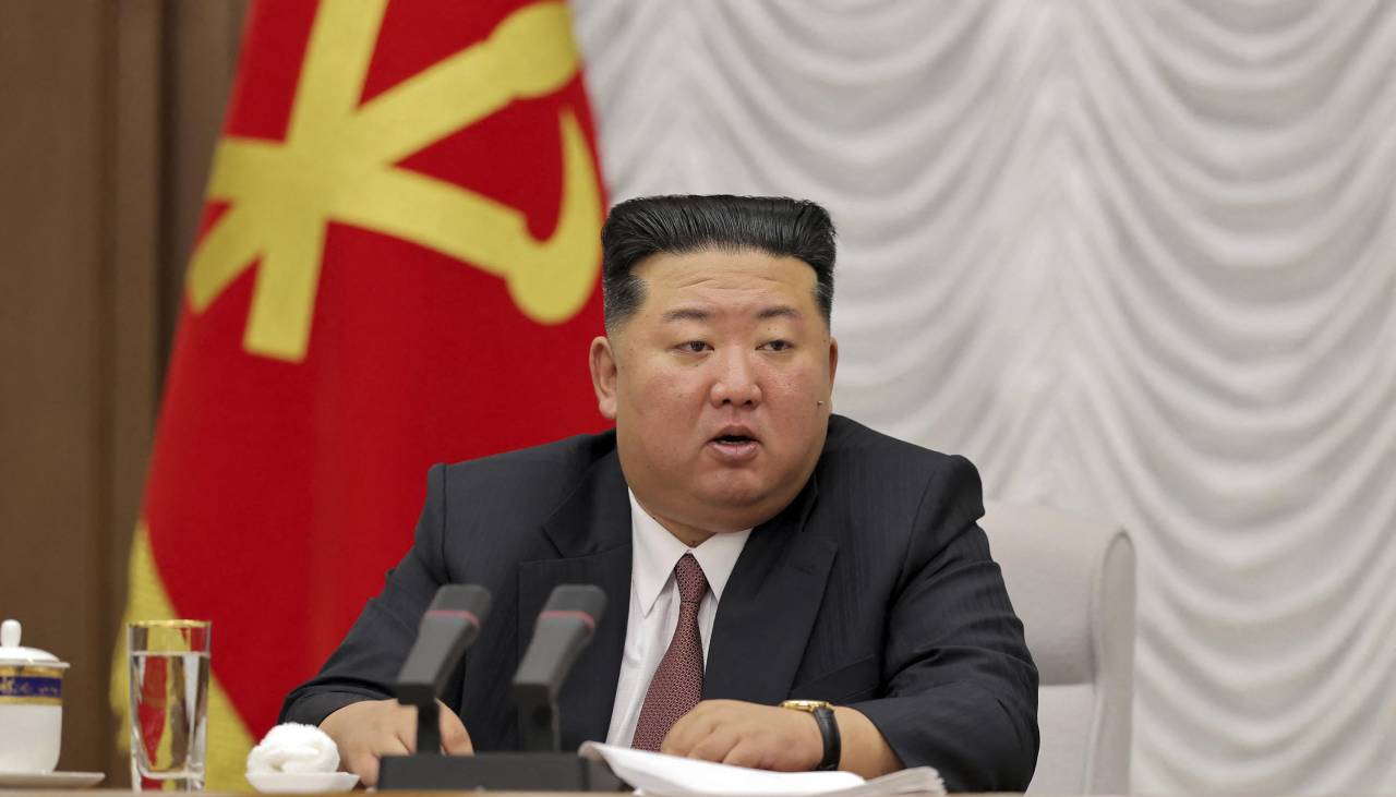 Difunden fotos de Kim Jong-un en una feria tras versiones de que presuntamente estaba en coma 