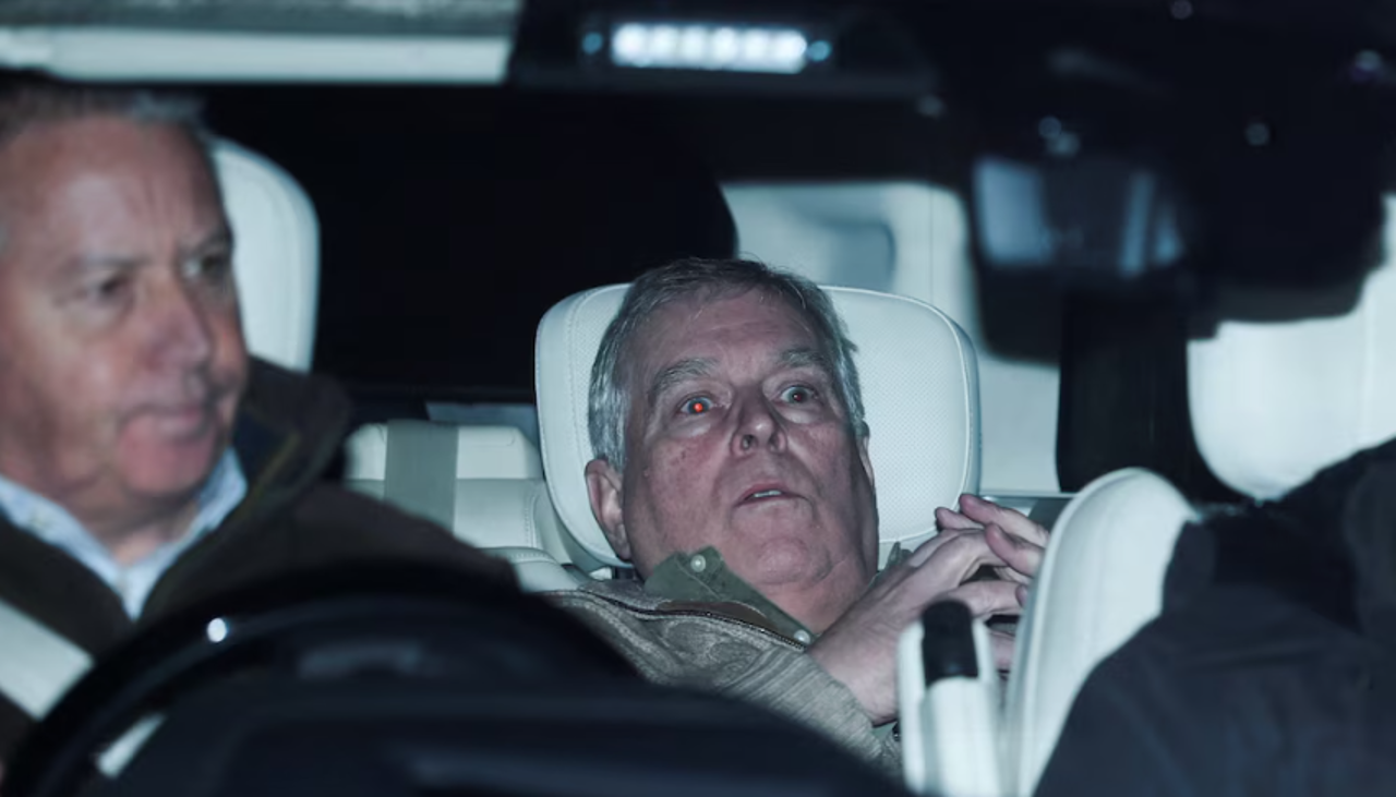 La Policía británica afirma que expríncipe Andrés fue puesto en libertad “bajo investigación”