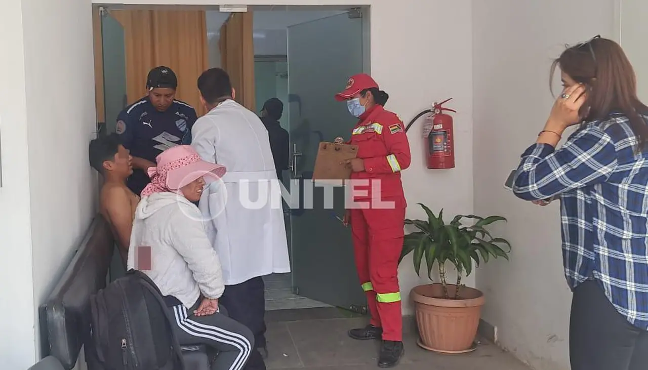 Hombre ataca con cuchillo al azar transeúntes en Cochabamba y deja seis heridos