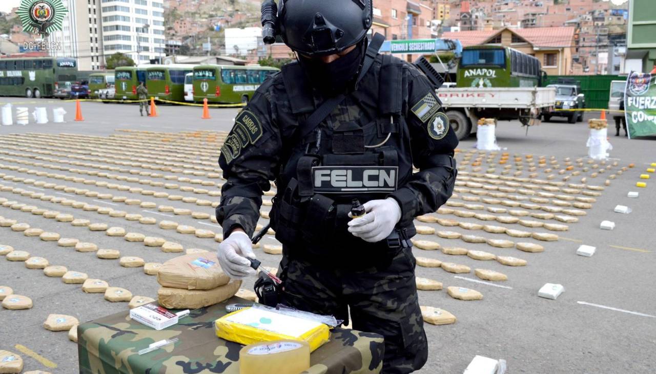 Aprehenden a sargento de la Policía acusado de adulterar 120 kilos de droga que tenían que ser incinerados, dice zar antidrogas