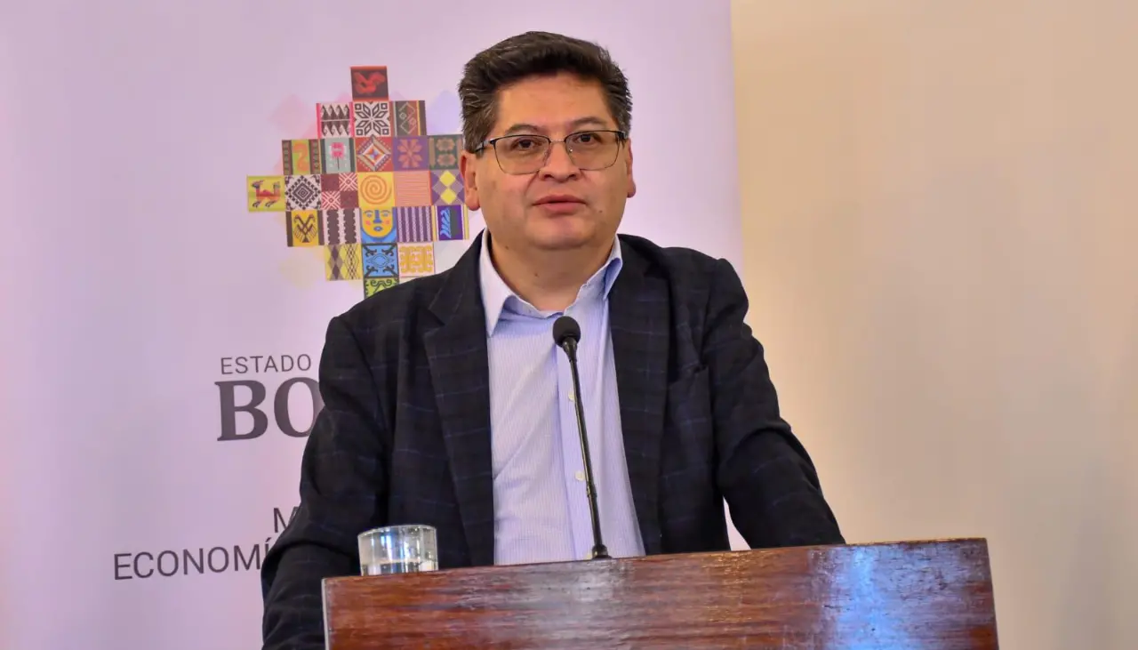 “La documentación fue entregada en físico y en digital”, dice exministro Montenegro tras declaración de Espinoza