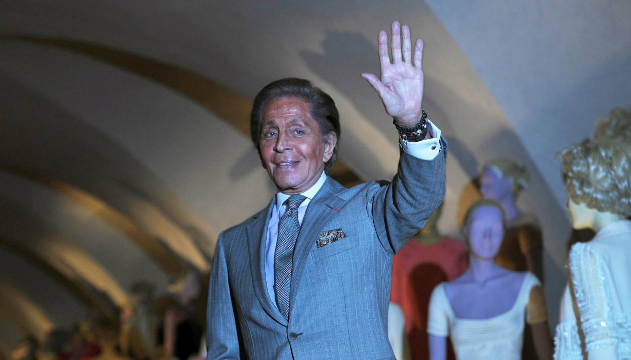El diseñador italiano Valentino muere en Roma a los 93 años