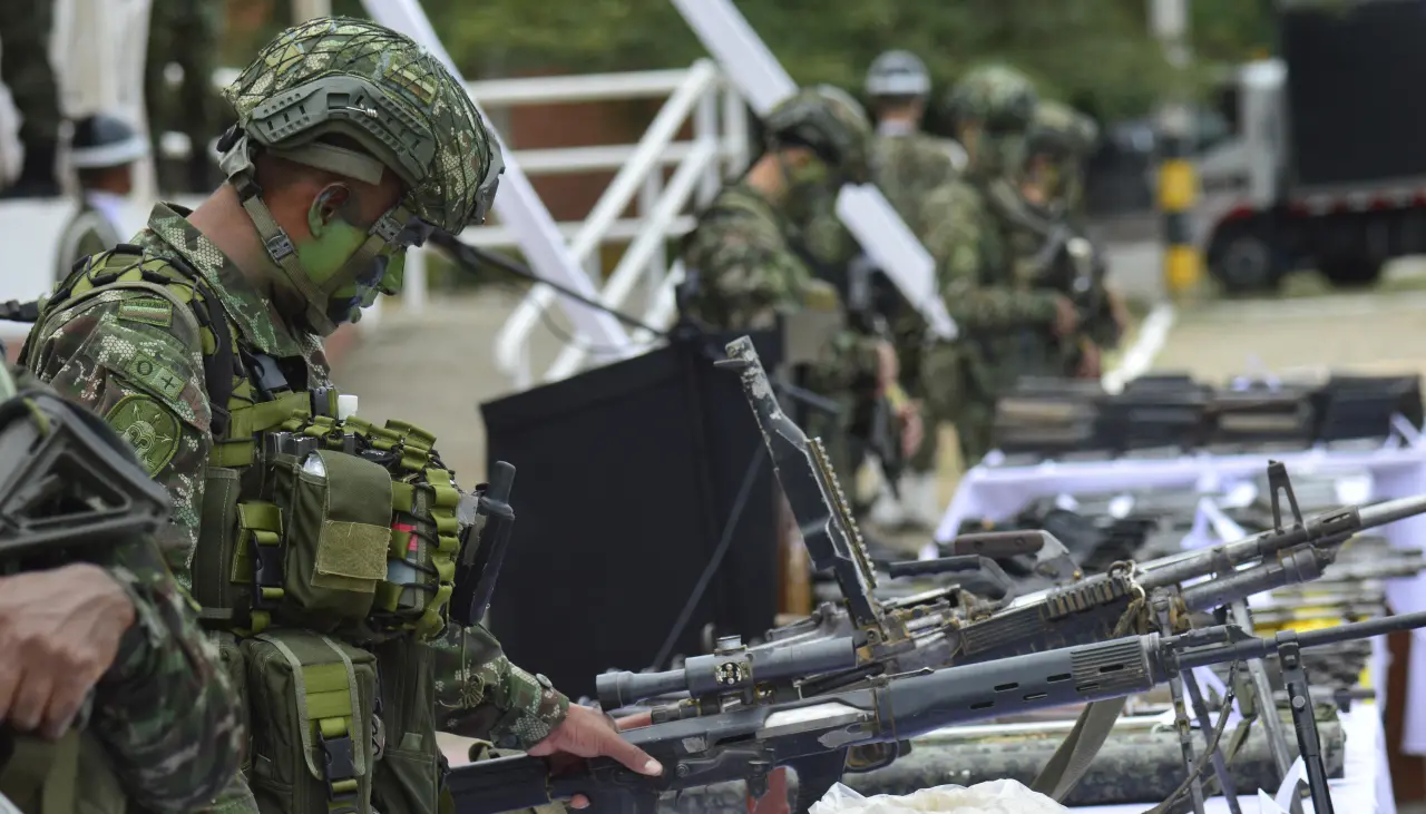 Bombardeo del ejército deja 19 guerrilleros muertos en Colombia