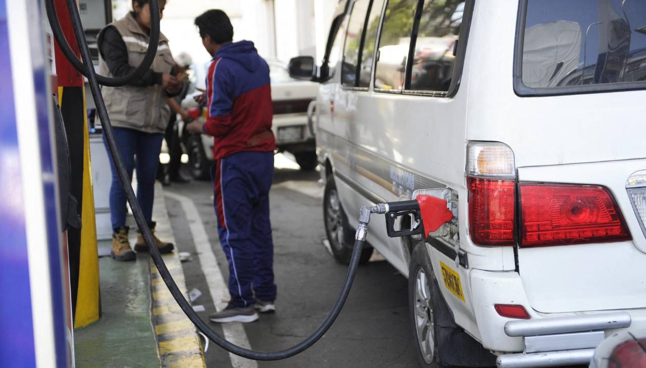 “Seguimos afectados”: Transporte libre de Cochabamba advierte con protestas, si el Gobierno no garantiza remplazo de la gasolina desestabilizada