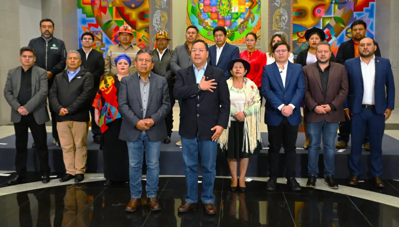 Senado aprobó resolución que exige que se cumpla ley que ordena permanencia en Bolivia de exautoridades