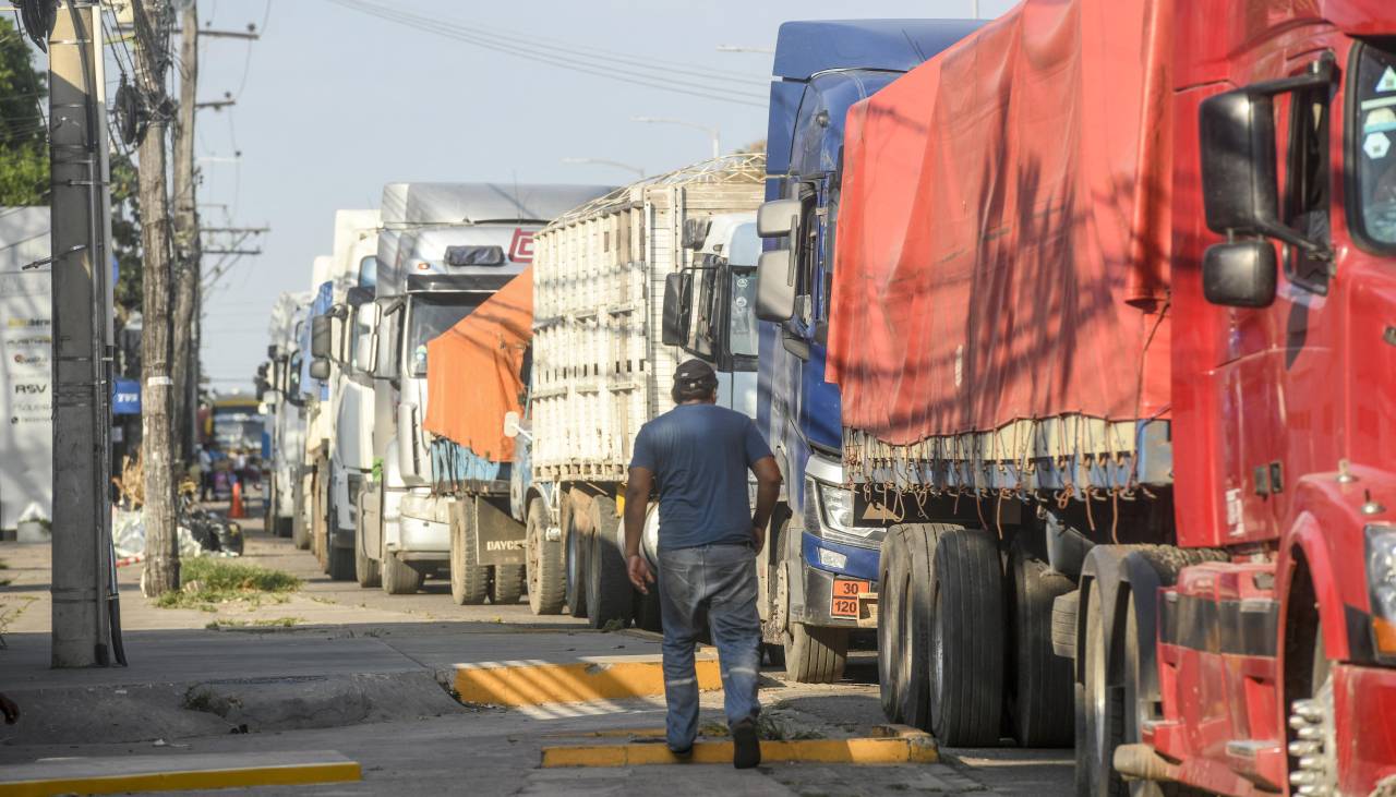 YPFB admite que en este momento no puede cumplir con la demanda de combustible a sectores productivos