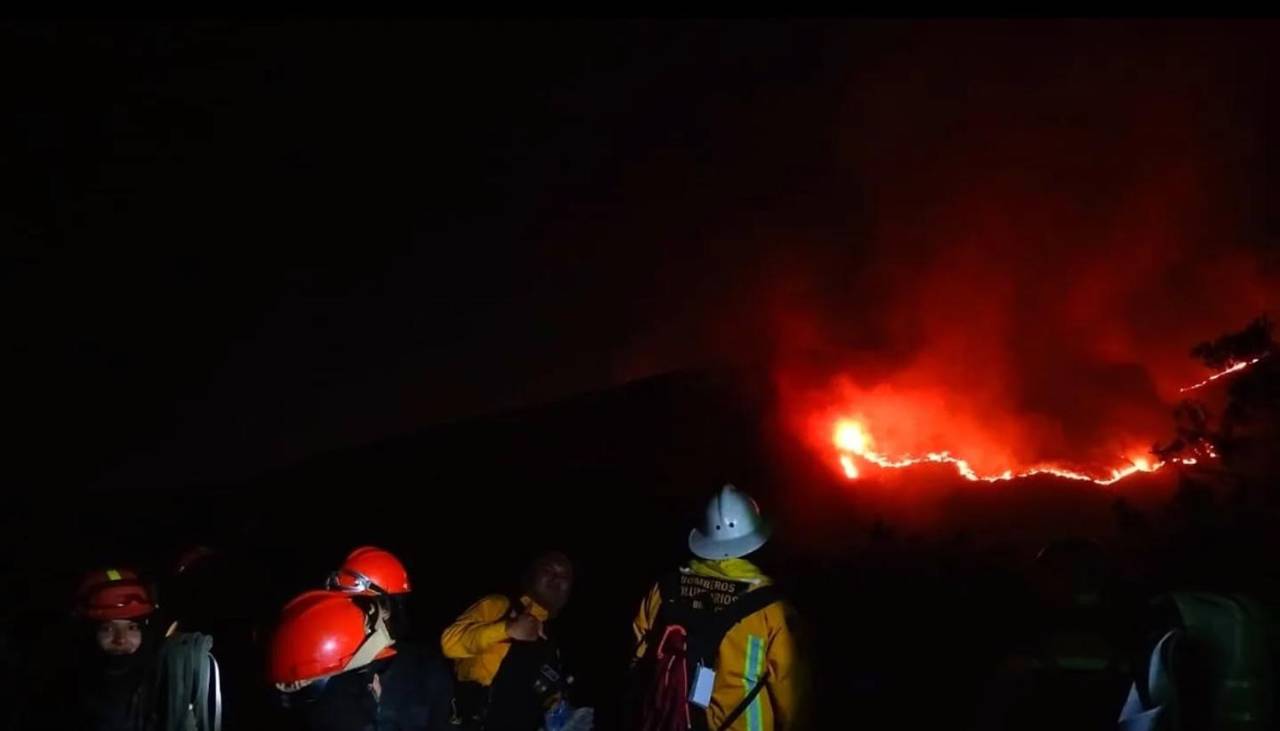 En medio de una alerta por viento, se descontrola incendio en la serranía del Sama