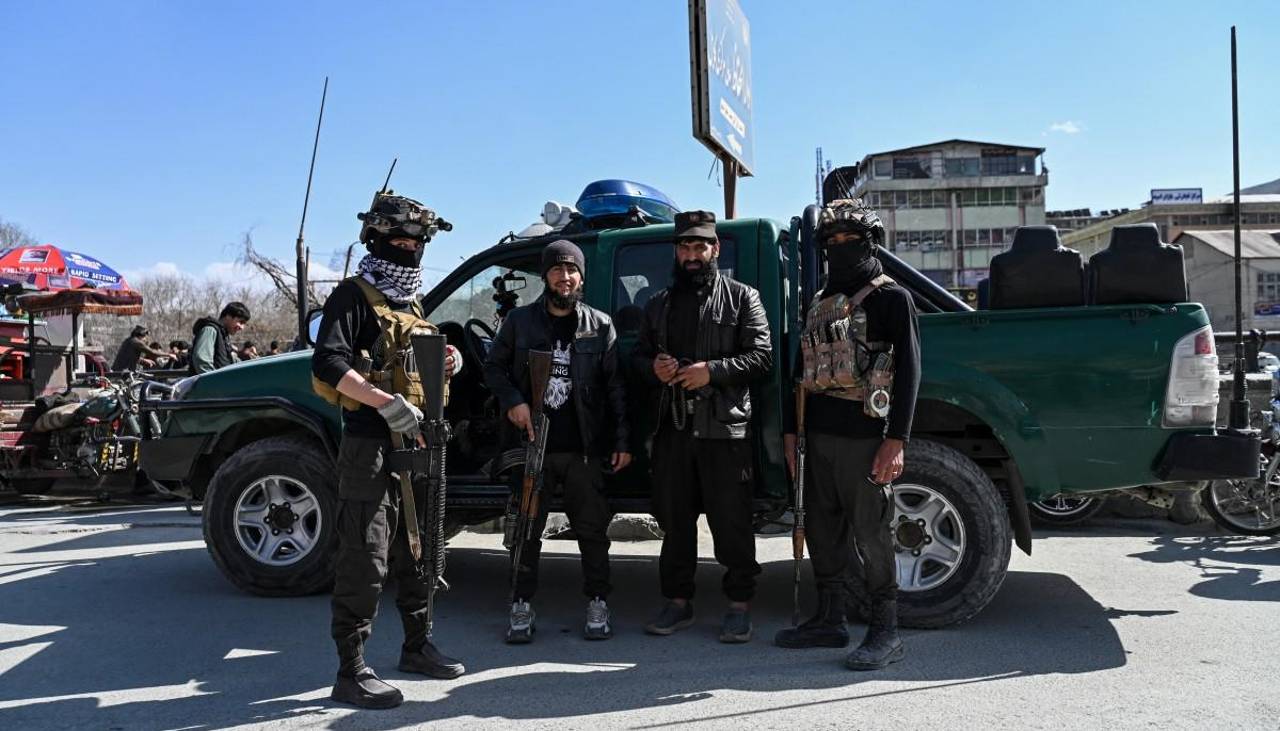 Pakistán bombardea Kabul en “guerra abierta” contra el gobierno talibán de Afganistán