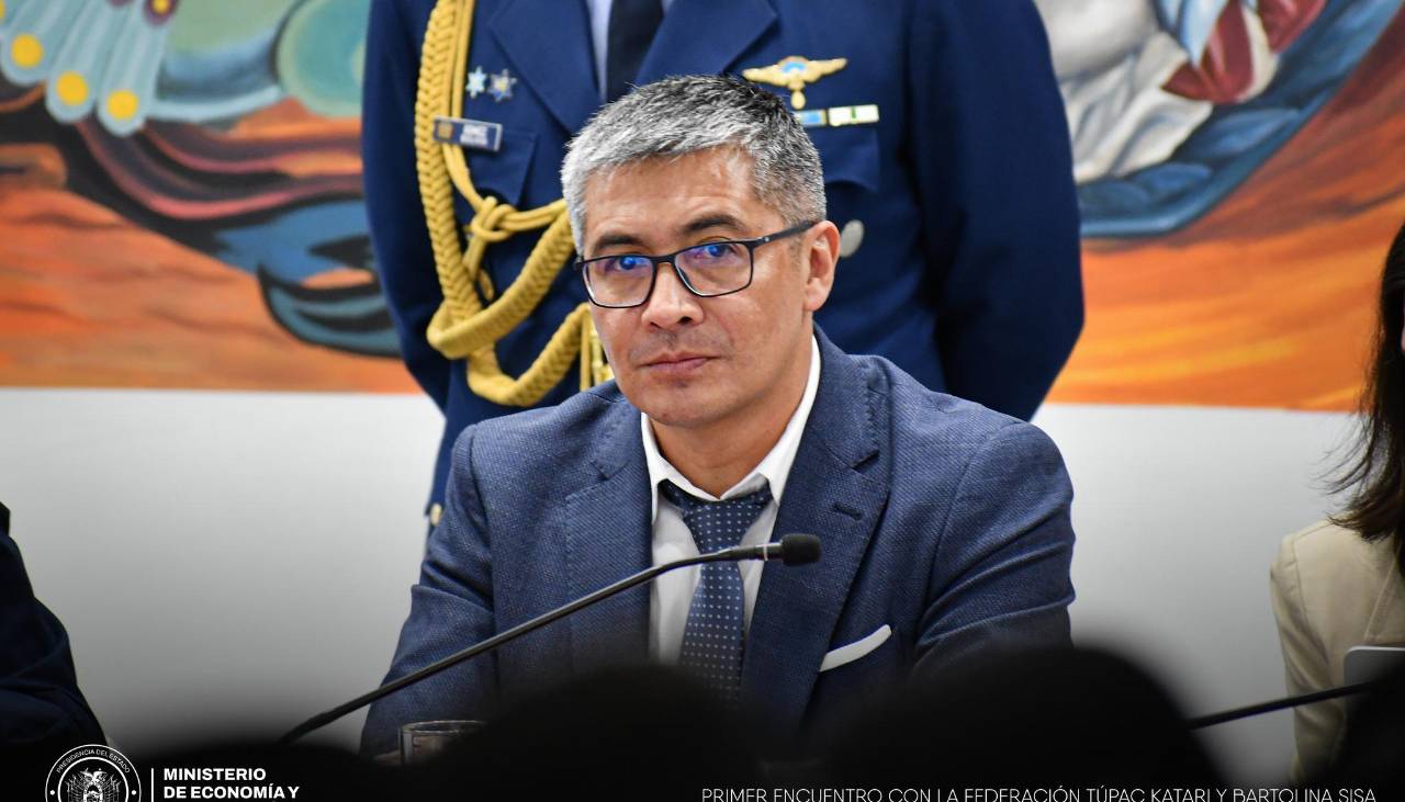 Ministro Espinoza ve “intentos de desestabilización” y de “generar incertidumbre” tras críticas de Tuto a los 100 días del gobierno de Paz
