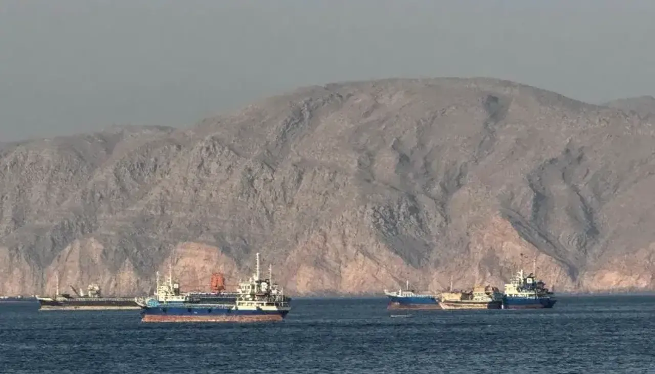 Irán anuncia el cierre del estrecho de Ormuz por los ataques de Israel en sur del Líbano