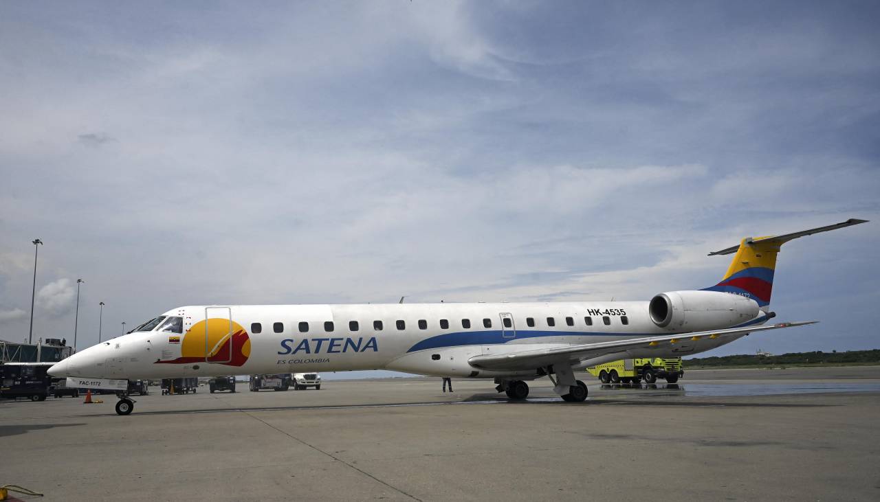 Avión con 15 personas a bordo desaparece en Colombia