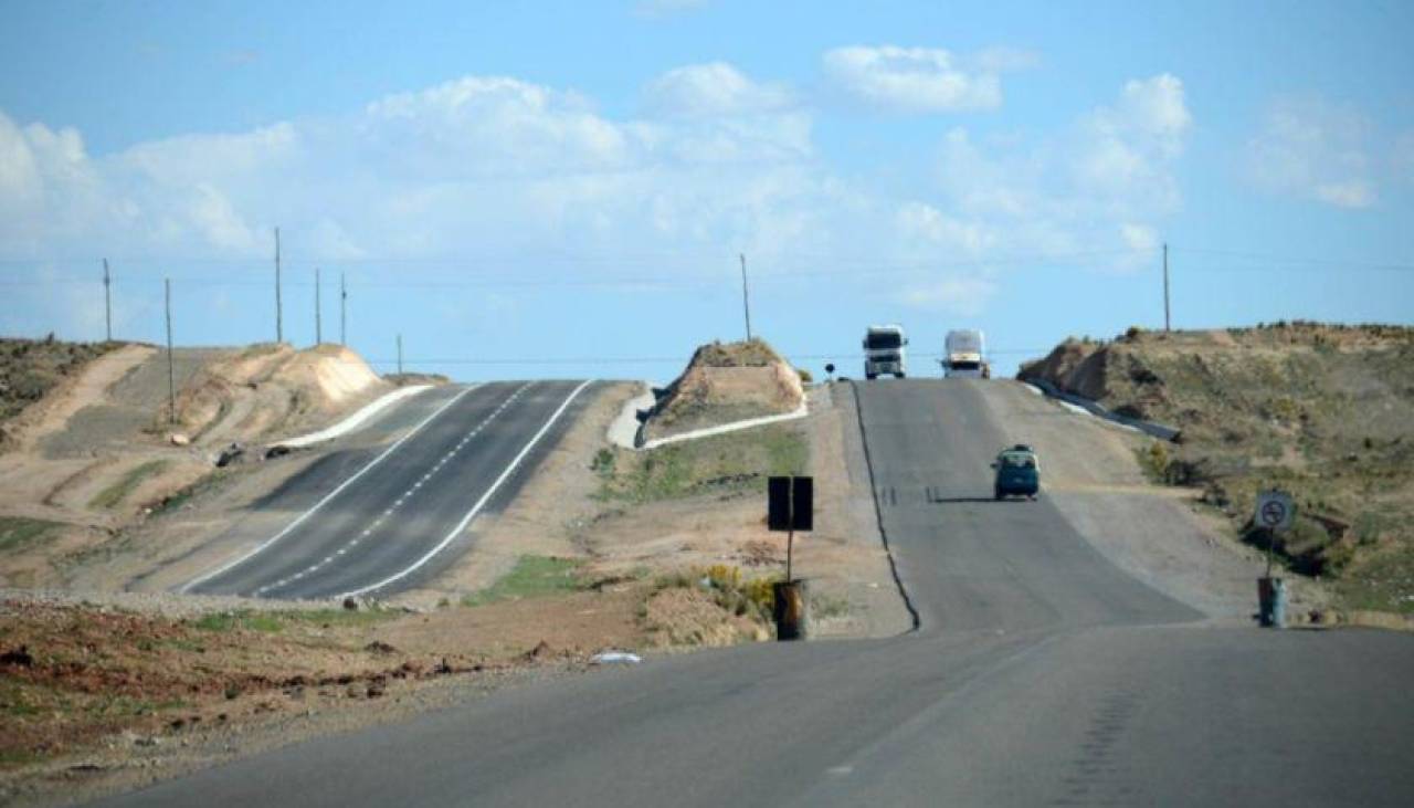 Hallan el cuerpo desmembrado de un hombre en la carretera La Paz - Oruro