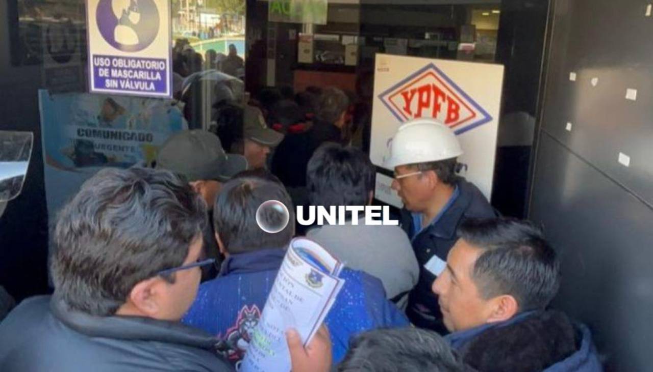 Regresa el diálogo entre el Gobierno y los transportistas de Oruro en procura de un acuerdo por la gasolina