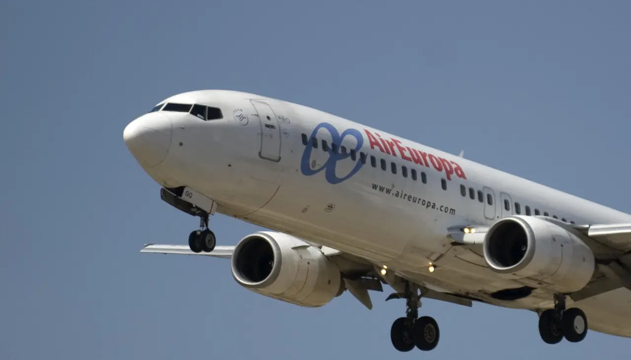 Venezuela da 48 horas a aerolíneas para reanudar conexiones tras cancelación de vuelos