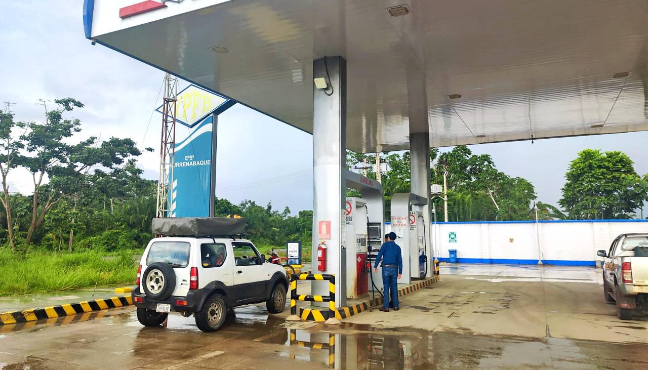 “Se trata de una consideración política”: IBCE cuestiona el decreto que congela los precios de los combustibles hasta enero 