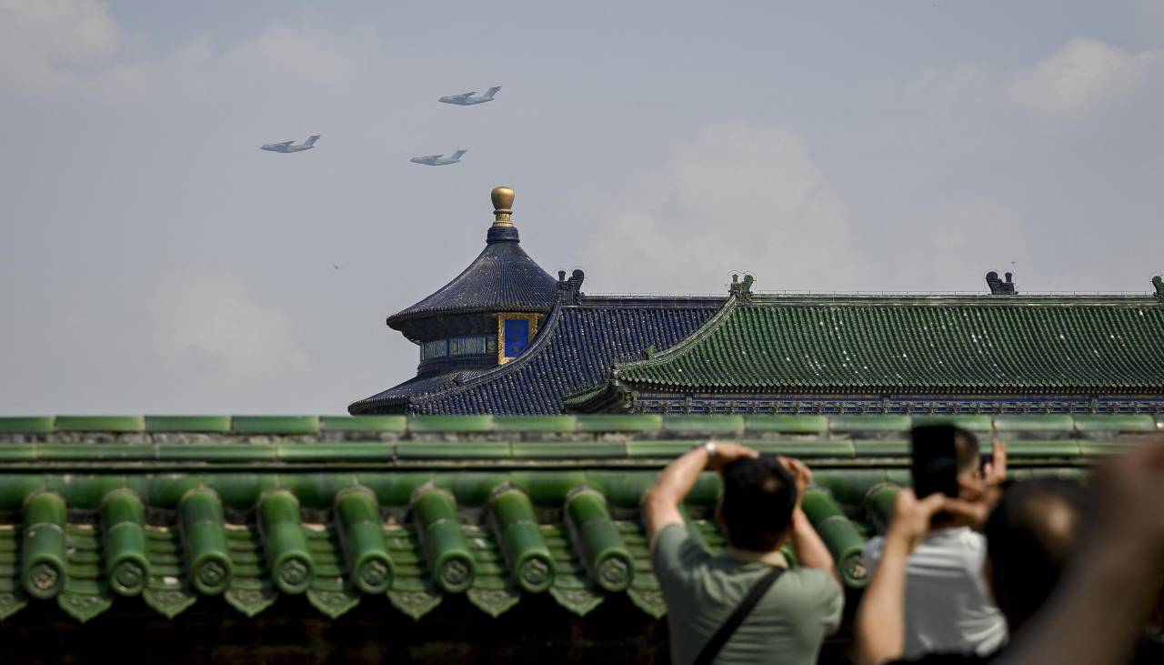 China exhibe su poderío militar con un gran desfile en Pekín en presencia de Putin y Kim Jong Un