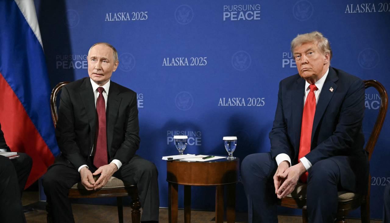 Trump y Putin comienzan su reunión acompañados de sus delegaciones a puerta cerrada