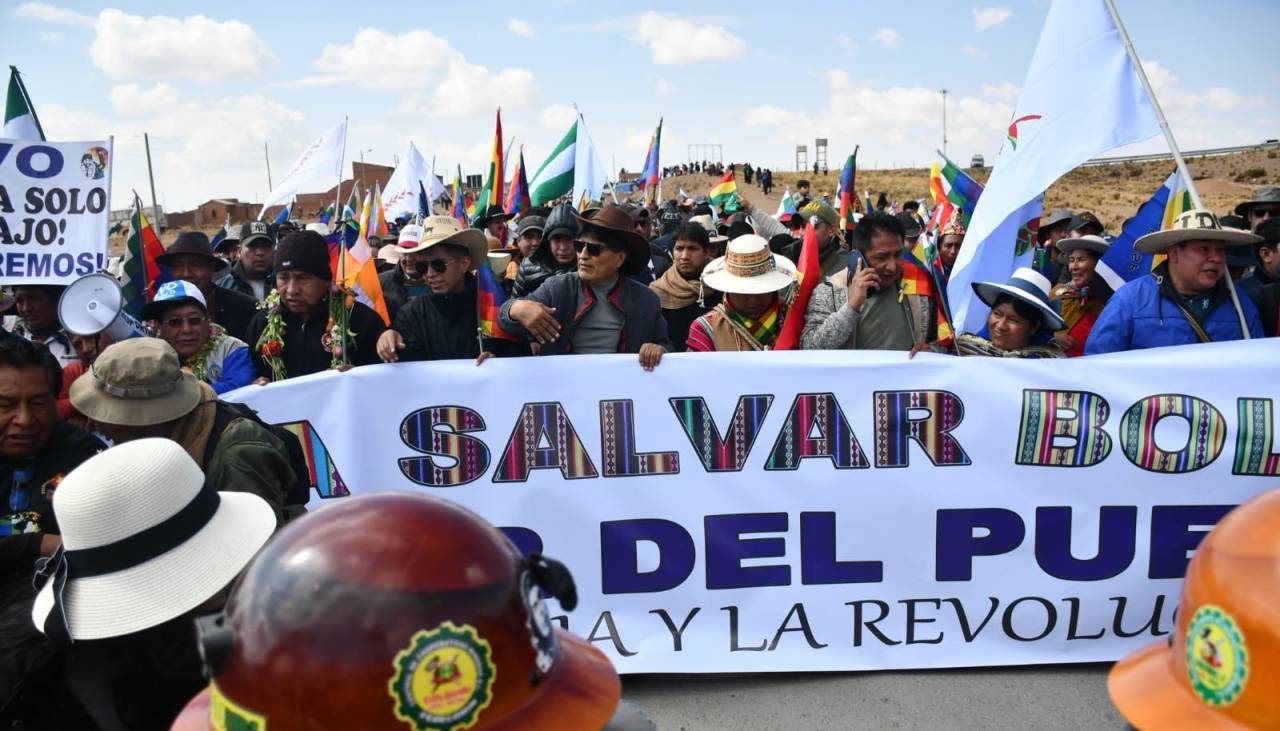 Con Evo y Andrónico a la cabeza, la marcha contra Arce parte de Caracollo con la advertencia de un bloqueo de caminos desde el 30 de septiembre