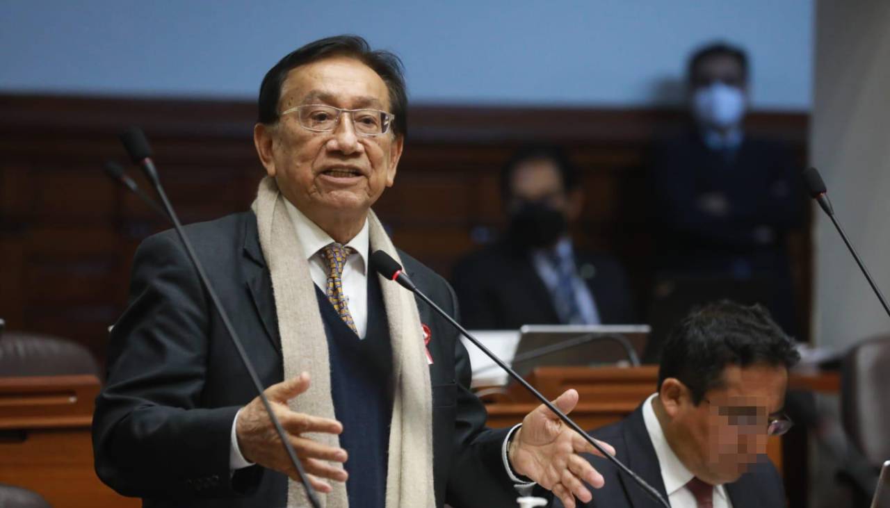 En segunda vuelta, el pleno del Congreso elige a José María Balcázar como nuevo presidente de Perú