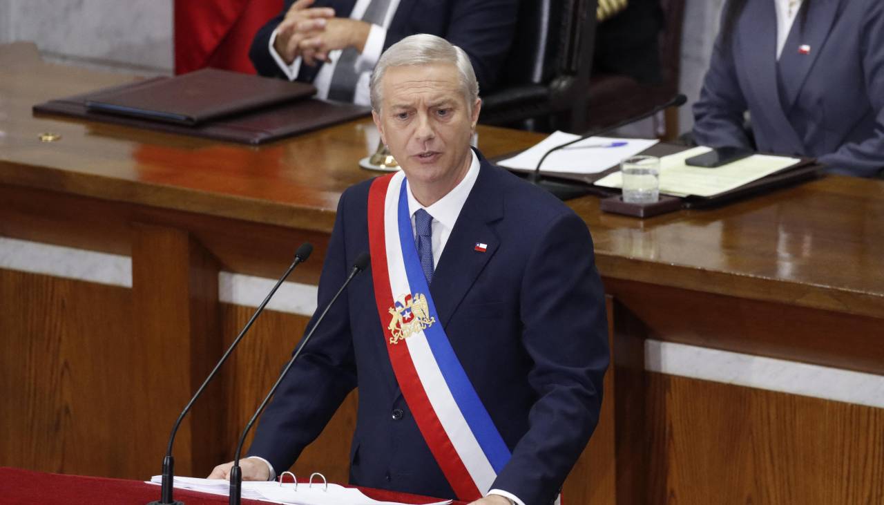 Kast confirma proyecto que amplía a 60 días retención de migrantes irregulares
