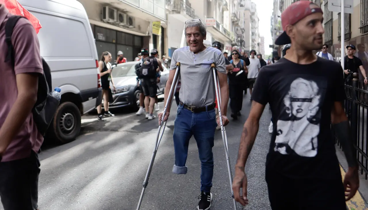 Trabajadores, jubilados y sectores sociales protestan contra plan de reforma laboral impulsadas por Milei