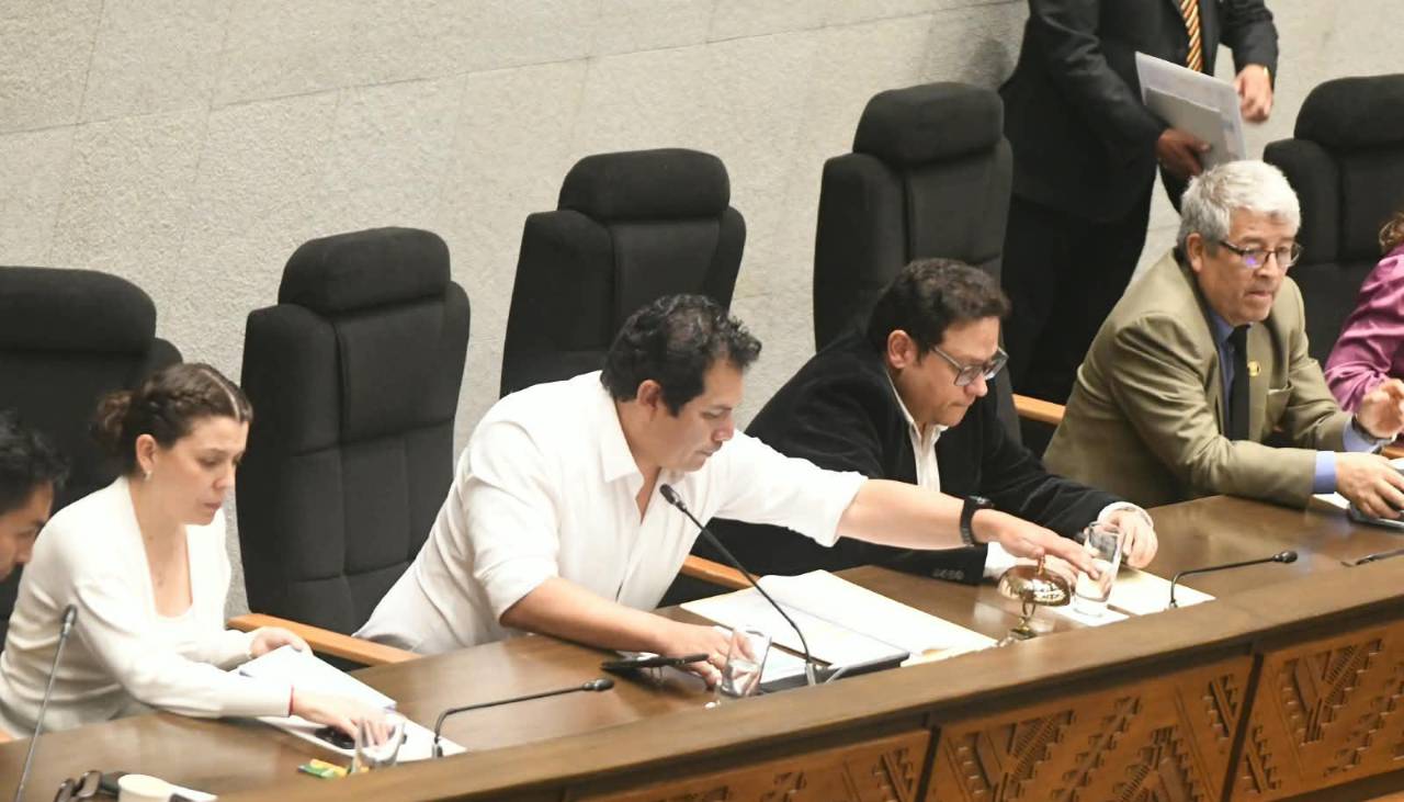 Diputados instalan sesión para elegir directiva; Roberto Castro recibió respaldo de legisladores del PDC