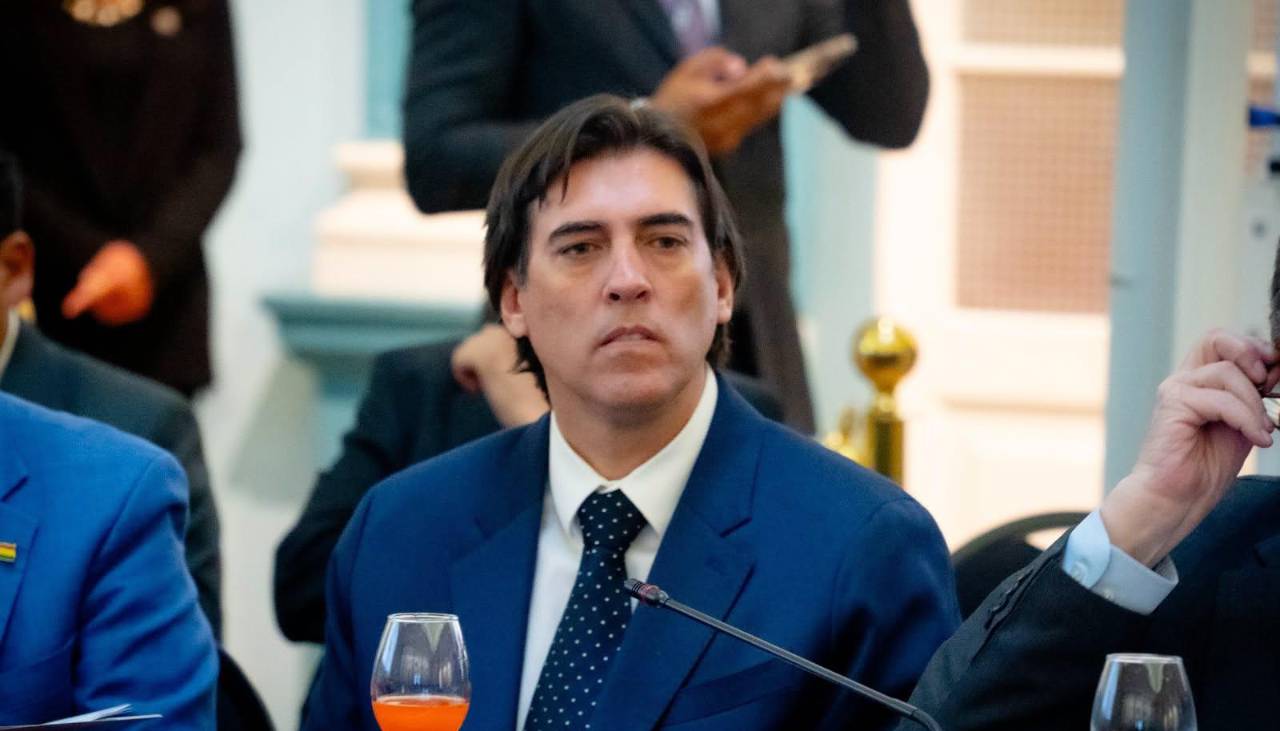 Zamora llega al Legislativo para su interpelación por las tarifas y los servicios de BoA 
