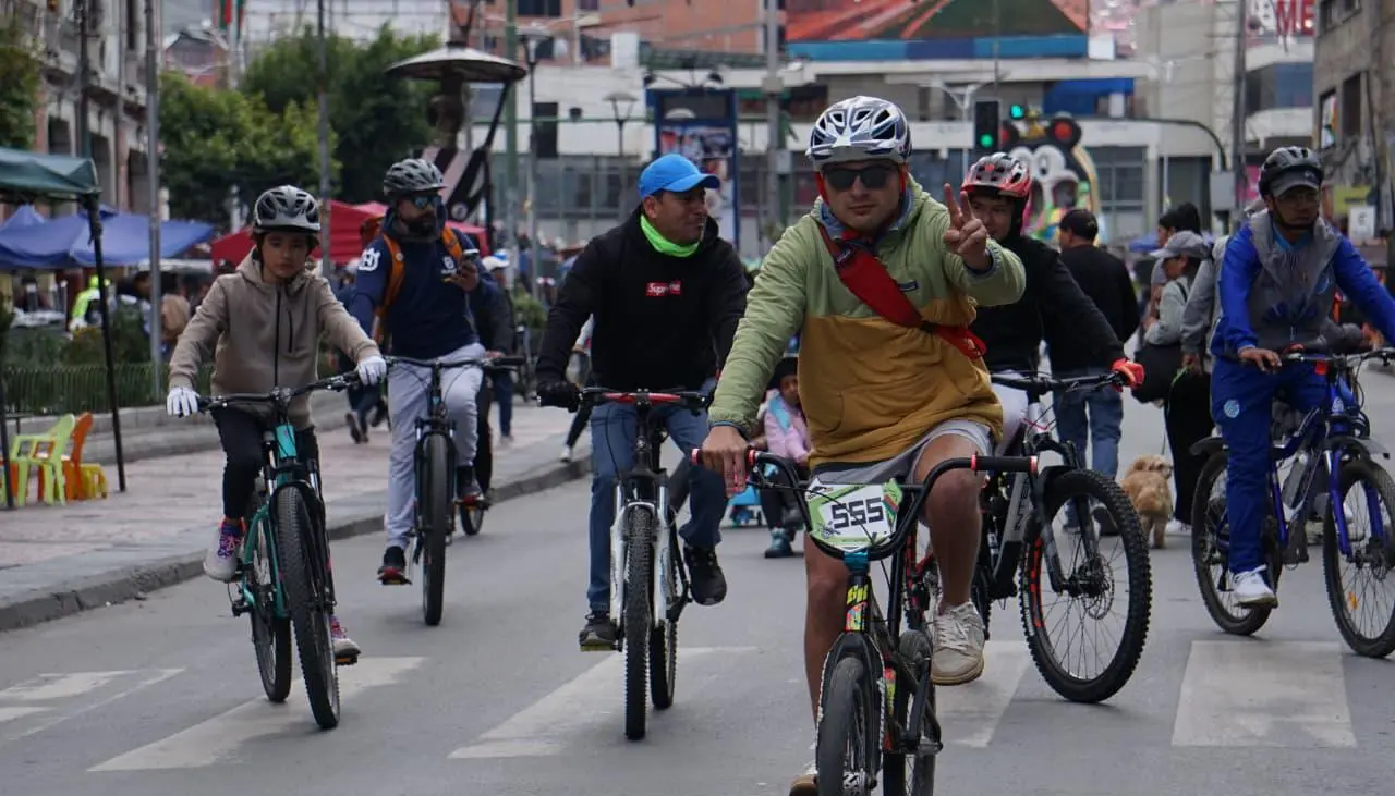 ¿Hasta qué hora es la restricción de tráfico vehicular por el Día del Peatón? 