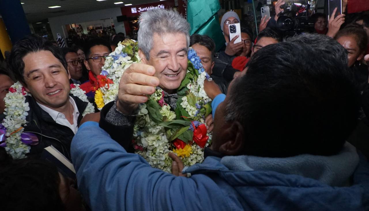 “Pepe Lucho” Paredes vuelve a El Alto, respalda a Manfred y no descarta postular en las subnacionales de 2026